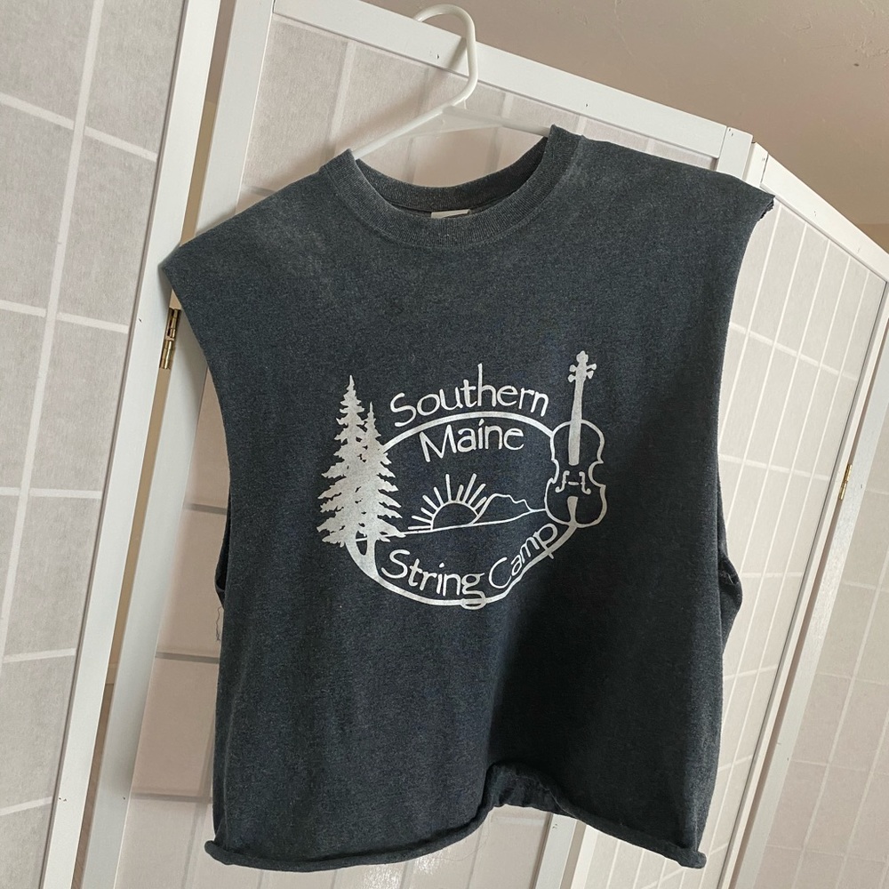 gray crop muscle tee